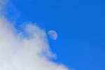 Zunehmender Mond mit Wolke. - 22.03.2013