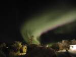 Ein sehr krftiges Polarlicht ber der Bungalowsiedlung von Bjrkliden / Schweden am 29.01.2003.