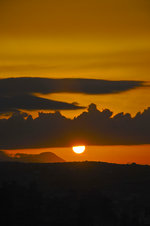 Sonnenuntergang von Platinias auf Kreta aus gesehen. Aufnahme: 22. Oktober 2016.
