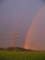 Traumhafter doppelter Regenbogen nach einem Gewitterguss ber dem Zwnitztal, 20.07.07  Links neben dem 380er Mast nur schwach zu sehen ein zweiter Regenbogen.