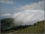 Wie schon bei meinen Bildern zu den Rigi-Bahnen in bahnbilder.de erwhnt wandelte sich das schne sonnige Wetter auf der Rigi am 20.07.2007 schlagartig, als sich eine Wolkenwand ber den Berg schob.
