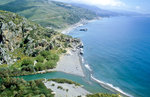 Der Strand vor Preveli an der Südküste von Kreta. Bild vom Dia. Aufnahme: April 1999.