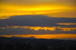 Sonnenuntergang über Gerani auf Kreta vom Berg in Platanias aus gesehen.