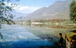 Dal Lake bei Srinagar in Kashmir. Bild vom Dia. Aufnahme: Oktober 1988.