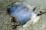Thermalquelle im Gebiet Námaskarð in Island.Bild vom Dia. Aufnahme: August 1995.