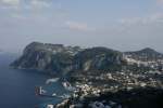 Blick ber die Isola di Capri mit Marina Grande und Capri Centro.
