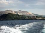Vorbeifahrt an der Vulkaninsel Vulcano, Namensgeber aller Feuerberge dieser Welt.