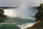 Niagara Falls an der Grenze zwischen dem US-amerikanischen Bundesstaat New York und der kanadischen Provinz Ontario. Aufnahme: Juni 1987 (digitalisiertes Negativfoto).