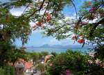 Blick ber den Ort Le Diamant an der Sdkste Martiniques auf den Rocher du Diamant, dem Wahrzeichen Martiniques.