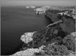 Entlang der Westküste gleitet hier der Blick in nördlcihe Richtung und nur ganz klein zeigt sich aus dieser Perspektive das Felsentor Azure Window.
Sept. 2013