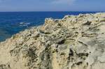 Die Felsformationen am Dwejra Point auf der Insel Gozo wurden vor mehreren Millionen Jahren gebildet. Aufnahme: Oktober 2006.