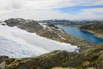 Folgefonna (auch Folgefonni genannt) ist der Name eines Gletschers in der norwegischen Region Hardanger. Der Gletscher bedeckt Teile der Kommunen Jondal, Ullensvang, Odda, Etne und Kvinnherad, die alle zur Hordaland Fylke gehören. Aufnahme: 6. Juli 2018.