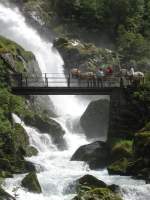 Dieses Motiv vom Wasserfall am Brikdalsbreen gehrte ber Jahrzente zum Aushngeschild von Norwegen.