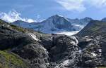 Wasserfall am Ende des Gerllfeldes vom Wildgerloskees.

(Anfang des letzten Jahrhunderts reichte das Eis des Gletschers noch bis an den oberen Rand der rechtsseitig abgebildeten Flanke der Schutthalde...)