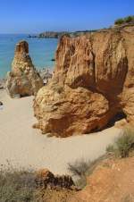 Felsen an der Algarveküste südlich von Bemposta.