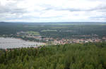 Blick auf den See Siljan vom Turm Vidablick südlich von Rättvik.
Aufnahme: 31. Juli 2017.