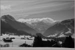 Blick von Gruben ber Gstaad und seine Berge.
(04.03.2011)
