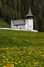 Die Kirche von Davos Frauenkirch im Mai. (11.05.2014)