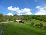 Landschaft in der westlichen Schweizer Jura, am Rande des Delsberger Beckens, Mai 2017