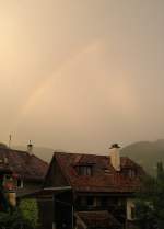 Ein Regenbogensegment am Hagelwolkenhimmel.
(29.06.2008)