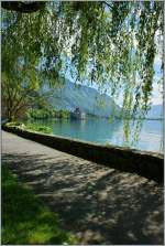 Bei einem Spaziergang entlang am See fllt der Blick immer wieder auf das Chteau de Chillon.