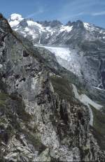 Rhonegletscher mit Galenstock (3586m), aufgenommen von der Grimselpasshhe im Sommer 1981