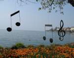 Verschiedene Musikjubilen im letzten Jahr - 200 Jahre Mozart,   40 Jahre Jazz-Festival - nahm die Stadtgrtnerei Montreux zum Anlass den Uferweg mit verschiedenen Musikinstrumenten zu dekorieren.