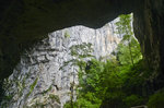 Blick ins Freie aus einer der Höhlen von Škocjan in Slowenien.