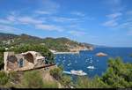 Von der Burg des Seebades Tossa de Mar (E) bietet sich ein wunderbarer Blick auf die Costa Brava am Mittelmeer.