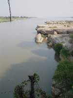 Der Mekong und ein felsiger Uferstreifen im Norden Thailands am 10.02.2011