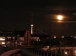 Stadt Berlin der Fernsehturm bei Nacht vom Hauptbahnhof aus