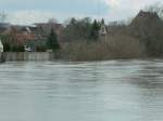 Burgenlandkreis Blick �ber die Unstrut bei Laucha - Land unter in den G�rten am Fluss - 02.03.2010

