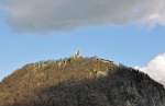 Wolken �ber dem Drachenfels im Siebengebirge t�rmen sich dunkle Wolken auf - 02.03.2010