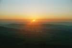 Sonnenuntergang �ber den H�geln ...  Helmut Handelmann 21.07.2007