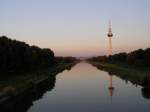 Rhein-Neckar-Kreis Bald ists dunkel in Mannheim. Im Hintergrund der Mannheimer Fernmeldeturm.