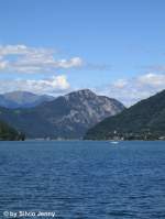 Lago di Lugano Monte San Salvatore in Lugano am 3.8.07 von Capolago (unterste Ortschaft am Luganersee) fotografiert.