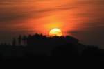 Der Sonnenuntergang am 28.10.2011 in Alteglofsheim .  ...