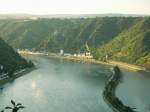 Mittelrheintal Blick ins Rheintal Richtung St. Goarshausen von einem Aussichtspunkt gegen�ber der Loreley aus. Sommer 2005.