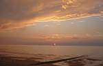 Ein Blick Richtung England, kurz vor 21.00 Uhr. W�hrend der ...