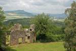 Blick vom Hohentwiel in den Hegau, im Vordergrund Reste der ...
