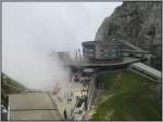 Pilatus Pilatus Kulm am 19.07.2007. Im Bild die u.a. Station der Pilatus Bahnen. In dem Rundbau befindet sich ein Hotel. Aus Richtung Luzern schieben sich Wolken �ber den Berg.