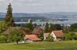 Bodenseeblick: Oberhalb Kreuzlingen geht der Blick �ber den Konstanzer Trichter auf das H�rnle und im Hintergrund Meersburg (13.05.2012)