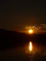 Sonnenunterg�nge Sonnenuntergang �ber dem Hafnersee. Das Ende meines Urlaubes, der mich an viele sch�ne Stellen des S�dens gef�hrt hat...  15.08.2007