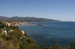 K�ste Blick ueber die Cilento-Kueste. Am rechten Bildrand ist das Capu Pellnuro zu erkennen.