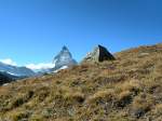 Region Vispert�ler Einer der beiden Felsbrocken ist das Matterhorn (4478 m�M)
(Okt. 2007)