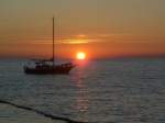 Inseln R�gen und Hiddensee Ebenfalls im Urlaub (Juli 2006) auf Hiddensee. Diesmal aber beim Abendspaziergang am Strand... Dieses Foto musste ich einfach knipsen.... hoffe es gef�llt.