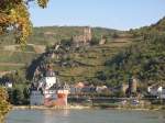 Mittelrheintal Blick auf Burg Pfalzgrafenstein im Rhein und auf Kaub am rechten Rheinufer.
( August 2007)