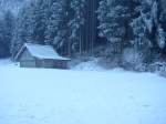 Winter Eine Holzh�tte am Wanderweg zwischen Grainau und Garmisch-Partenkirchen. 26.12.07!!! 

Dieselbe wie ID 3899, nur GENAU ein Jahr fr�her!