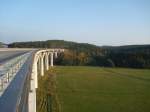 Th�ringer Wald, Rennsteig So wie hier im Schleusetal nahe Schleusingen schneidet sich die Th�ringer-Wald-Autobahn, hier die A73, in einer breiten Bahn zerst�rerisch quer durch das gr�ne Herz Deutschlands. Blick in Richtung Eisfeld.    
7.10.2007