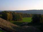 Th�ringer Wald, Rennsteig Ein St�ckchen Natur neben der neuen Autobahn (links)... Und selbst dieses ist von den Folgen des Baus durchschnitten.   
(nahe Schleusingen / Th�ringer Wald) 
7.10.2007
